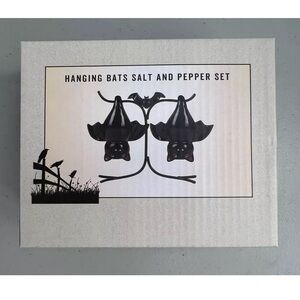Cracker Barrel hanging bat salt and pepper shakers New in box